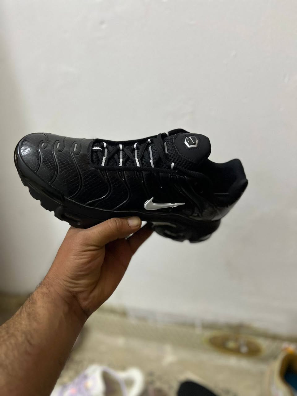 نايك قياس 42
سعره 25 
يوجد توصيل ***********
