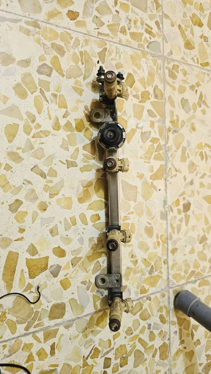 مسطرة بخاخات  كامله جدا نظيفة سعرها 65 الف كامله زيرو مكانها بابل ***********
