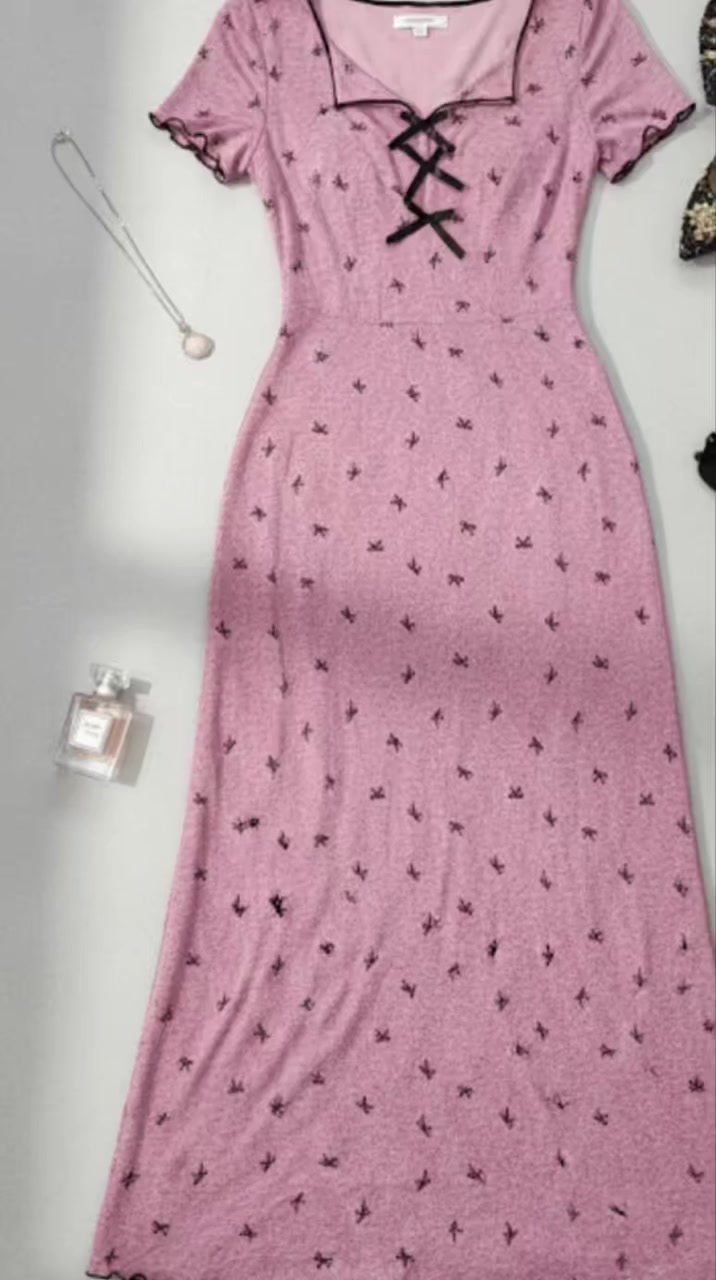 السعر الخاص بالافتتاح: 8000 دينار​"فيروزة.. لإطلالة البيت الأنيقة 💎"
​"لأصحاب الذوق الرفيع والباحثات عن النعومة..
وصلت وجبة (تراكات + فساتين) بخامات قطنية  وتفاصيل دانتيل ناعمة.
.


**إذا كنت صاحب هذا الإعلان وتريد حذفه لأي سبب، رجاءا أرسل رسالة إلى الدعم الفني**