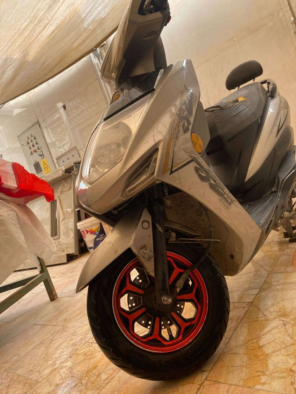 سلام عليكم دراجه سكنس عدله حديث للبيع كفاله عامه بلاديه
السعر 700 وبيهه مجال (كربلاء للاستفسار ***********)
