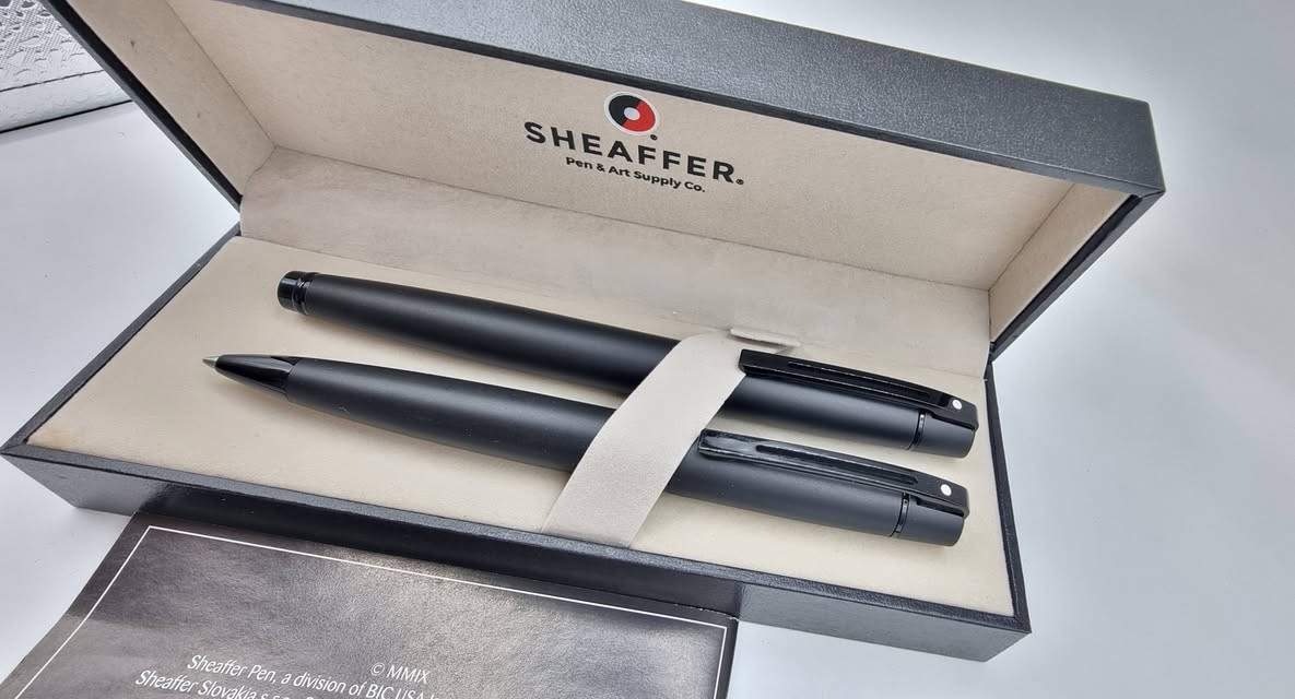 تحية طيبة  ،،،
#سيت_اقلام_شيفر_330 SHEAFFERS  
          #جديد غير مستخدم  ، بالعلبة #الأصلية  + الضمان  ، 
      حجم الخط  #مديم  ، لون اسود طافي  ( Matte black  ) 
      هيكل معدني متين مطلي بخاصية PVD ( تقنية متطورة    لجعل الطلاء اكثر قوة وصلابة وضد الصدا )  ،  
السعر :  185 الف ، 
يوجد توصيل  .


**إذا كنت صاحب هذا الإعلان وتريد حذفه لأي سبب، رجاءا أرسل رسالة إلى الدعم الفني**