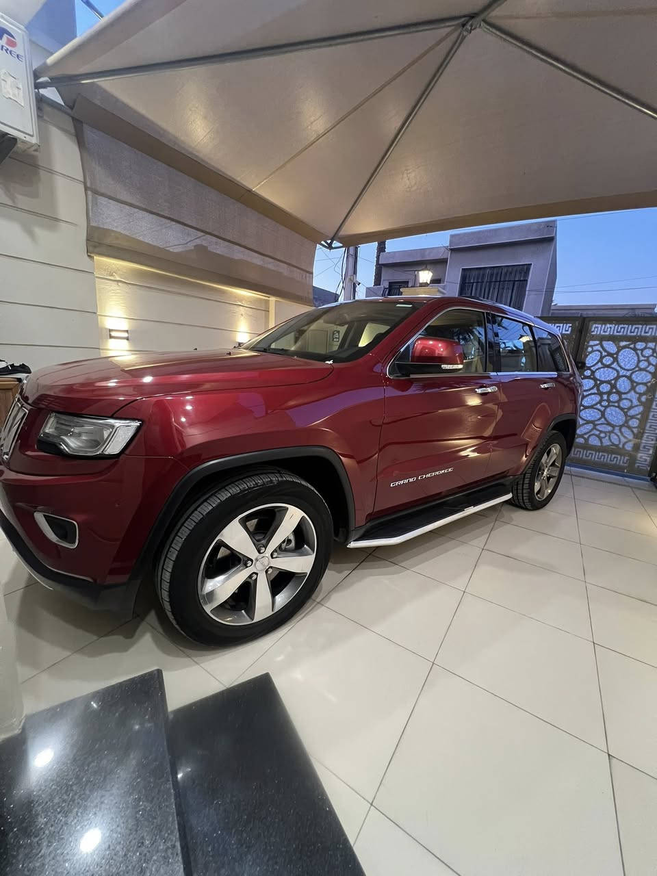 السلام عليكم 
جيب لمتد بلاس 
موديل 2015 
فول موصفات 1/1
3 شاشات
ماشيه 22 km 
مكفوله كفاله عامه
اخت الزيرو 
السعر265ورقه 
مكان السياره بغداد السيديه 
للاستفسار ***********
