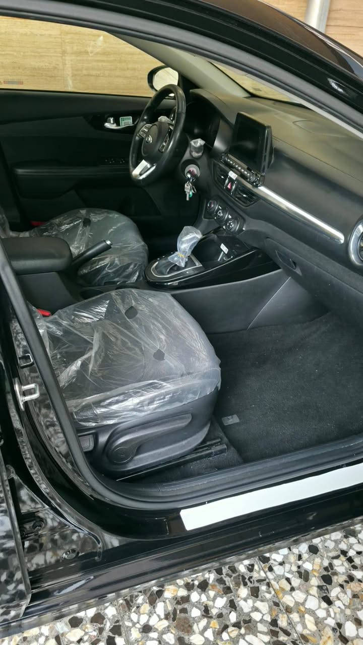 السلام عليكم ورحمة الله وبركاتة
للبيع كيا فورتي موديل 2019 اكلين تايتل مكينة 2000 دوش 
رقم بغداد بدون حادث بدون ايرباك بدون تبديل 
فقط جامرلغ خلفي اكلير 
مواصفات  EX
محرك كير كهربائيات كل كفالة تخم تاير جديد 
مكان سياره ديالى بعقوبة 
***********
