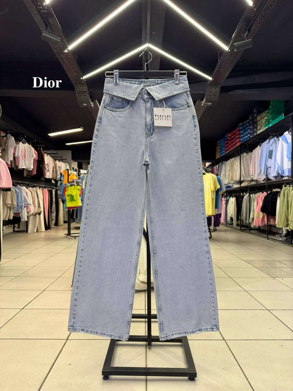 👖⚜️ D I O R ⚜️👖
من لمسة الفخامة من 𝐃𝐢𝐨𝐫

✨ بنطال نسائي جينز – قصة بوت كات

✨ القياسات: من 36 حتى 44 

✨ القماش: صباغ وشرباتي – مريح وثابت اللون

📞 للطلب جملة: 0936509366

#Dior #جينز #بوت_كات #موضة #Syira #Aleppo #Damascus #Lattakia


**إذا كنت صاحب هذا الإعلان وتريد حذفه لأي سبب، رجاءا أرسل رسالة إلى الدعم الفني**