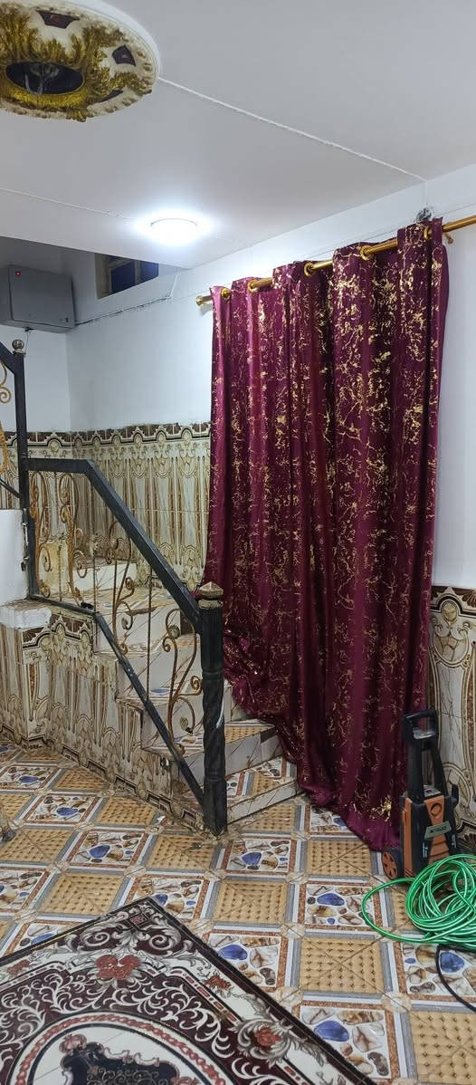 بيت للبيع مكان حي العدس بين شارع ابو حنان وشارع الصوره البيت بيه غرف 2 وصاله ومطبخ وصحيات والديوانية بتلو البيت بناء حديث ومطبك كله سيراميك
سعر 35 
***********
