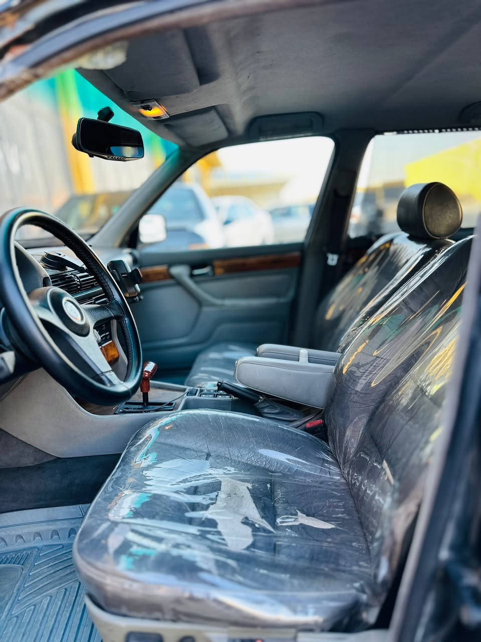 السلام عليكم
للبيع BMW 730 
السيارة تخبل ماناقصها اي شي 
رقم نينيوى كوبون بيها وتحويل بشرط 
تبريدها ثلج مابيها اي نقوصات 
السعر 50 وبيها مجال 
مكان السيارة دهوك 
***********
