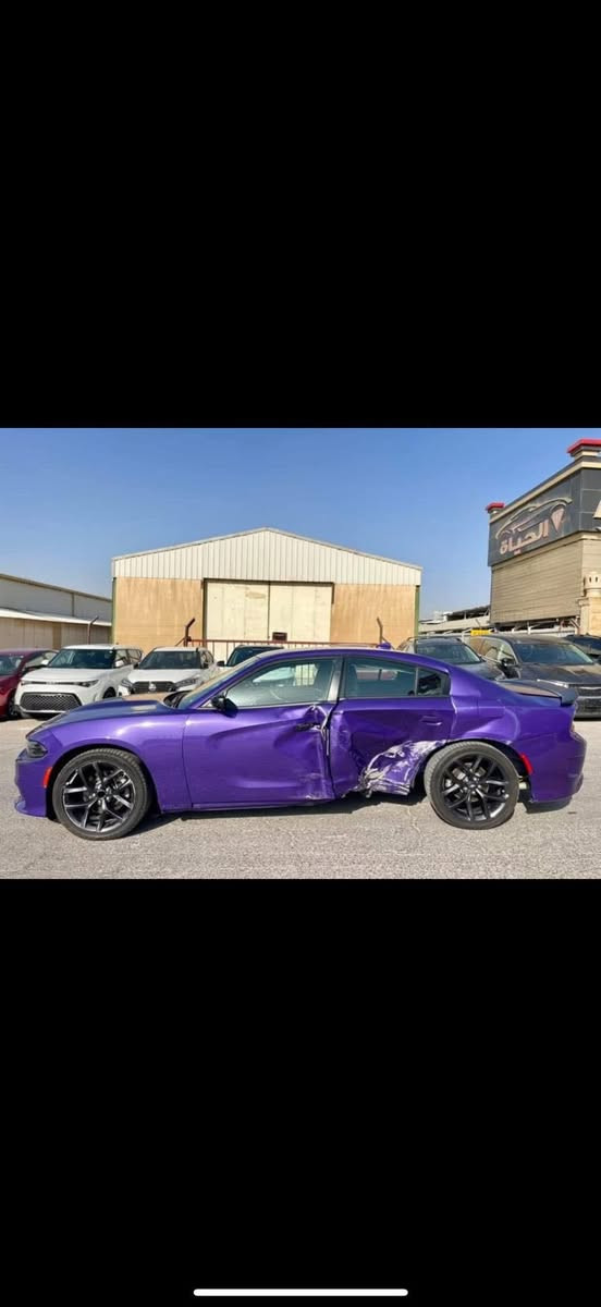 سلام عليكم                                                                         جارجر بنفسجي.  جيتي.                                                                                       وارد امريكي.                                                                                  حادث فقط باب خلفي  وجاملغ راجع بارد السيارة فول عدة               الفتحة.                                                                                           السيارة مكانهة بغداد البلديات.                                                            سعرهة  275 ورقة بيهة مجال بسيط.                                                                                   الرقم ***********
