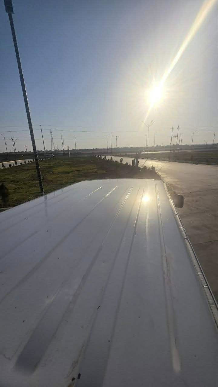 پاترۆڵ ٢٠٠١
کوێر
مزایدە
حیزام بۆیاخ 
شان و سەقف و دوو دەرگای دوای بۆیاخ نیە 
بەتانەی یەک لای تەقیە 
گێڕ و مەکینە وەشەرت 
دەعم و لێدراو و وەرگەڕان وەشەرت 
کتاب مزایدەی لەگەڵە
٦٠ و معامەلە
گۆڕینەوەش ئەكەم بەشاھینە 
***********
