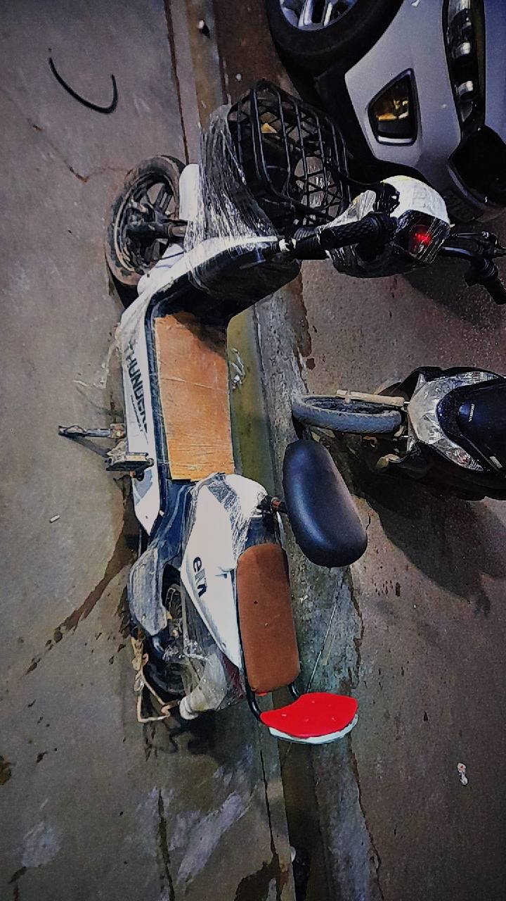 سلام عليكم دراجه شحن mr للبيع كلشي ما بيهة الدراجه ما صار 3اشهر من اخذتهة شحنها فول بس كهربائيات كلهة شغاله بس دبل اشاره وحده انكسرت بل استان السعر200وبيها مجال
للستفسار ***********واتساب
