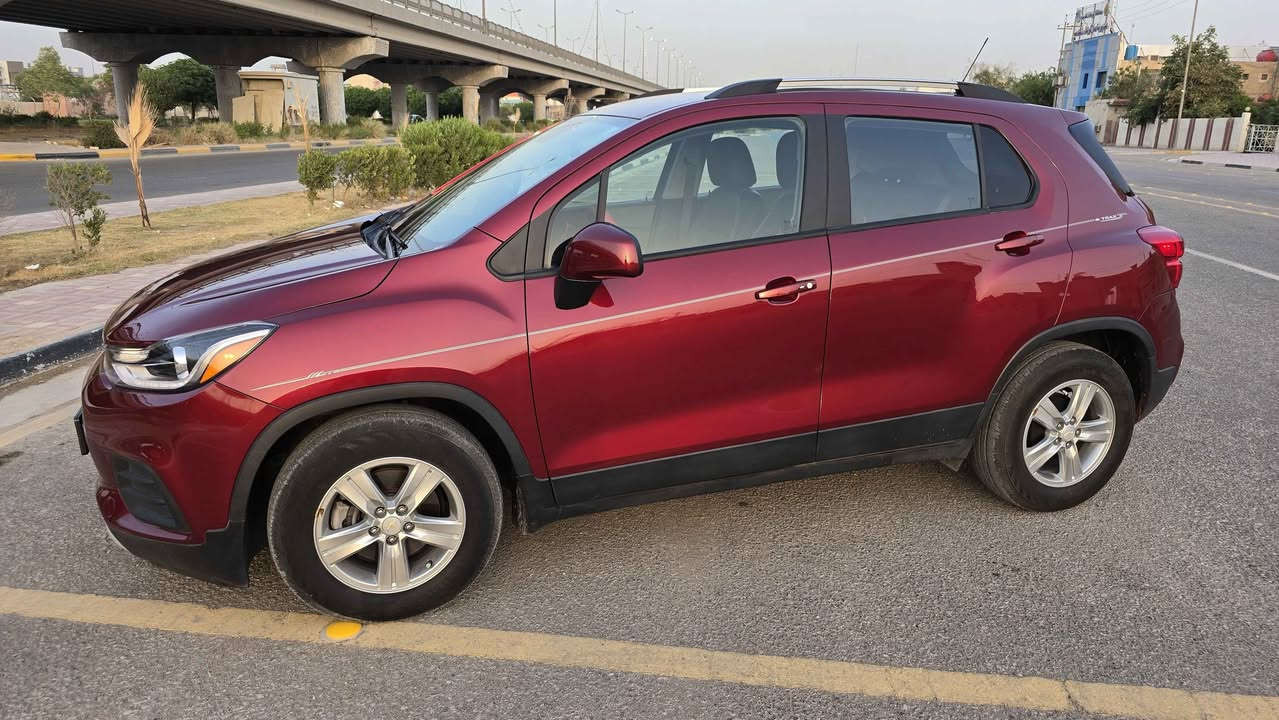 🚘  للبيع _ شوفرليت تراكس
       موديل _ 2022 _ وارد أمريكي
.
🛞 ماشية _ 16.000 ميل 
.
⚙️ حجم المحرك _ 4 سلندر 
       1.400 تيربو
( إقتصادي بصرف البانزين و قوي )
.
📌  مكان السيارة _ كربلاء
.
   فول مواصفات _ عدى الفتحة 
* بصمة تشغيل + أبواب
* تشغيل عن بعد
* مقاعد جلد مطعّمة بمخمل
+ كشن السائق كهرباء
* تحكم ستيرن
* شاشة كشف الأعطال
* شاشة عرض وسطية تدعم
 Apple Car Play  &  Android Auto
* نظام مانع إنزلاق
* لايت عدسات + LED أمامي و خلفي
* ويل كاب + حساس ضغط الإطارات 
~
رقم السيارة _ كربلاء ( مميز ) بإسمي
.
⚠️ حادث السيارة _
.
• دعامية خلفية فقط 
• مكفولة . بدون ايرباك . بدون صبغ 
• صور الحادث مرفقة مع الصور
~
💵 السعر _ 136  $ ورقة 
      قابل للتفاوض عند المعاينة
.
☎️ للتواصل  *********** 
✅️ 
السيارة نظيفة جدا" 
إستعمال بسيط
. كربلاء, العراق
