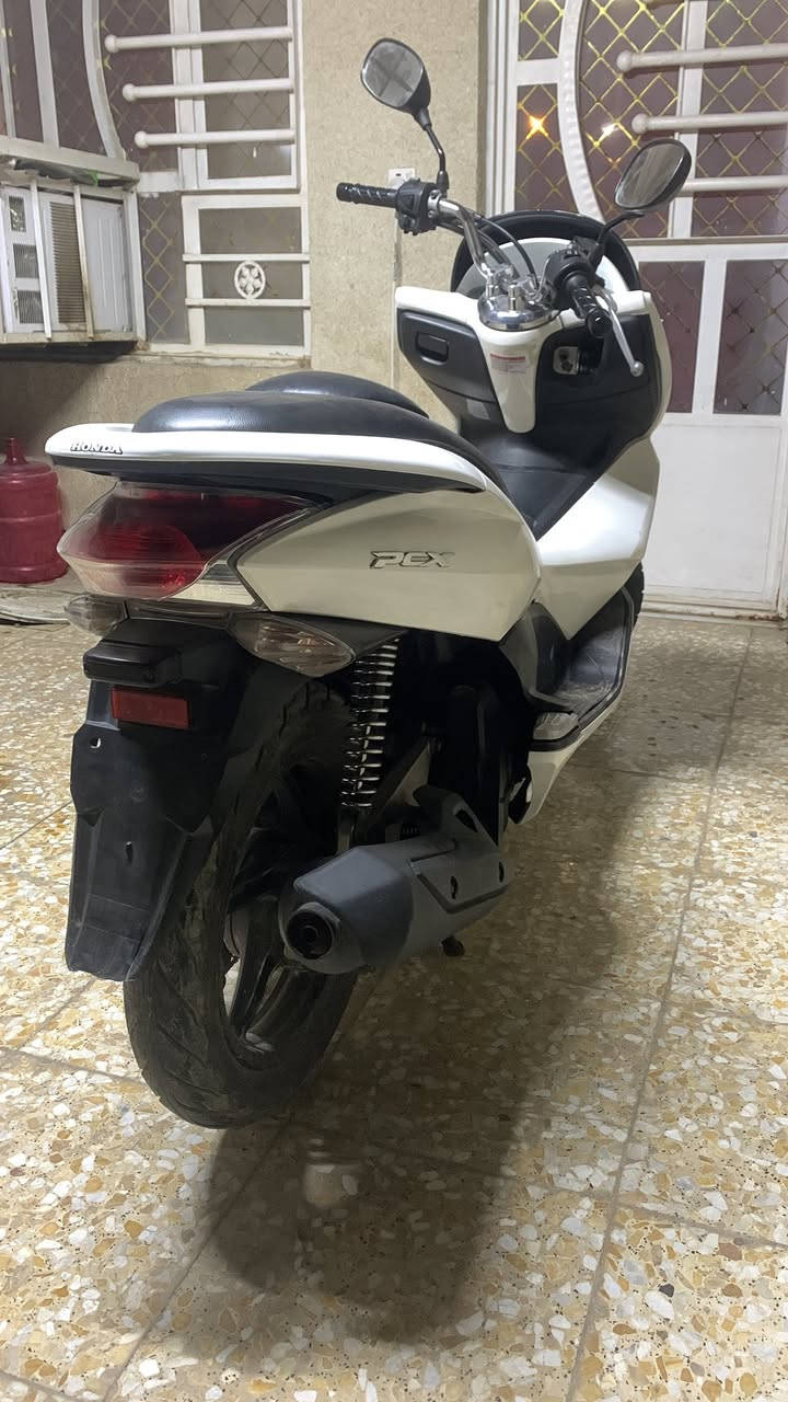 السلام عليكم Pcx جيل اول كفاله عامه مكينه وكفرات ودبلات جديده حساسات كلها شغاله دراجه اخت الجديده ماشيه 22 الف السعر 11 ونص / المكان بغداد ***********
