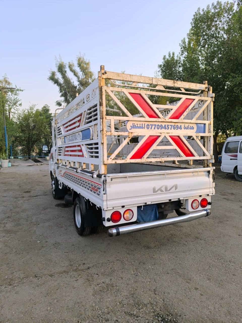 السلام عليكم
كيا فحل موديل 2022
رقم بغداد باسمي السيارة مكفولة
السيارة على أيدي من سنة 2022 لحد الان 
محور ويل خلفي
مغلف البدي كامل 
محجر مال صويرة عالي مثل ما موضح بالصور
المكان بغداد 
السعر 175
وبيهة مجال حك الجية
للتواصل ع واتساب 
***********
***********
