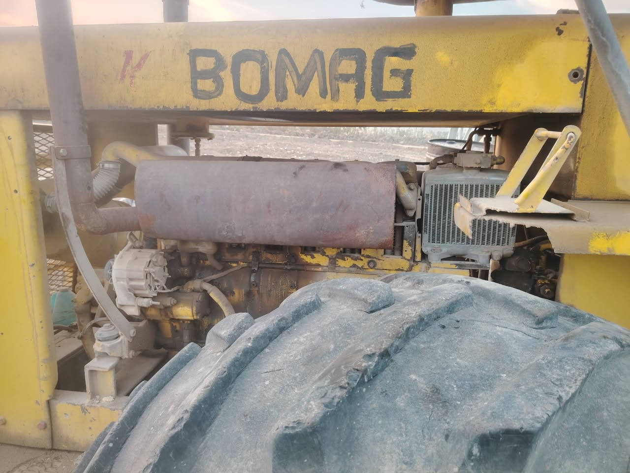 السلام عليكم بوماك ظلفيه رقم بغداد لماني ولمطاطيه رقم اسود بغداد للبيع جاهزات للعمل للستفسار *********** بابل الحصوه
