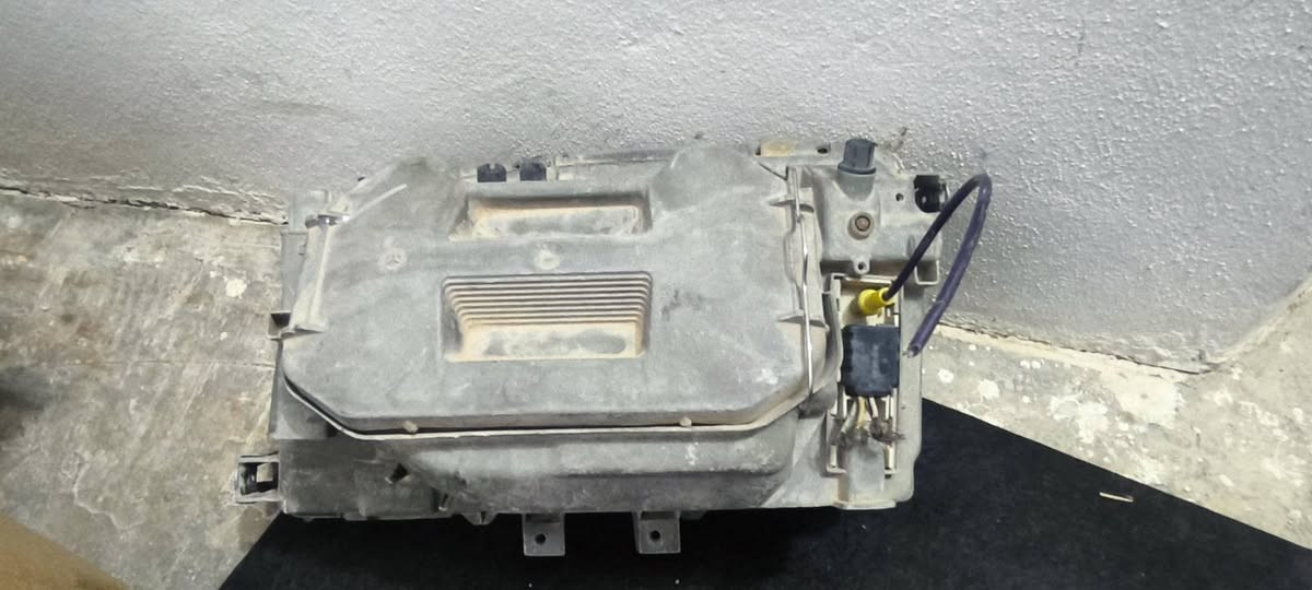 لایت شبح الاصلی بدون کسر جهە سکن
سعر 35الف 
توصیل محافضات 5
***********
