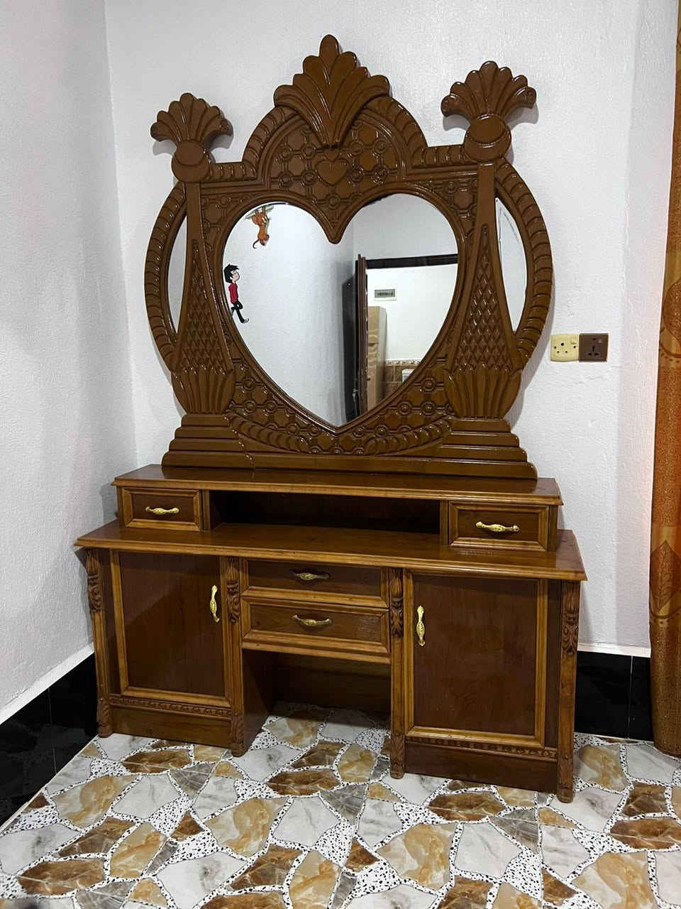 سلام عليكم يوجد غرفه خشاب حطاطه مستخدم شي قليل نضافه فول الفول 100٪الاستفسار على هاذه الرقم ***********بي واتساب

