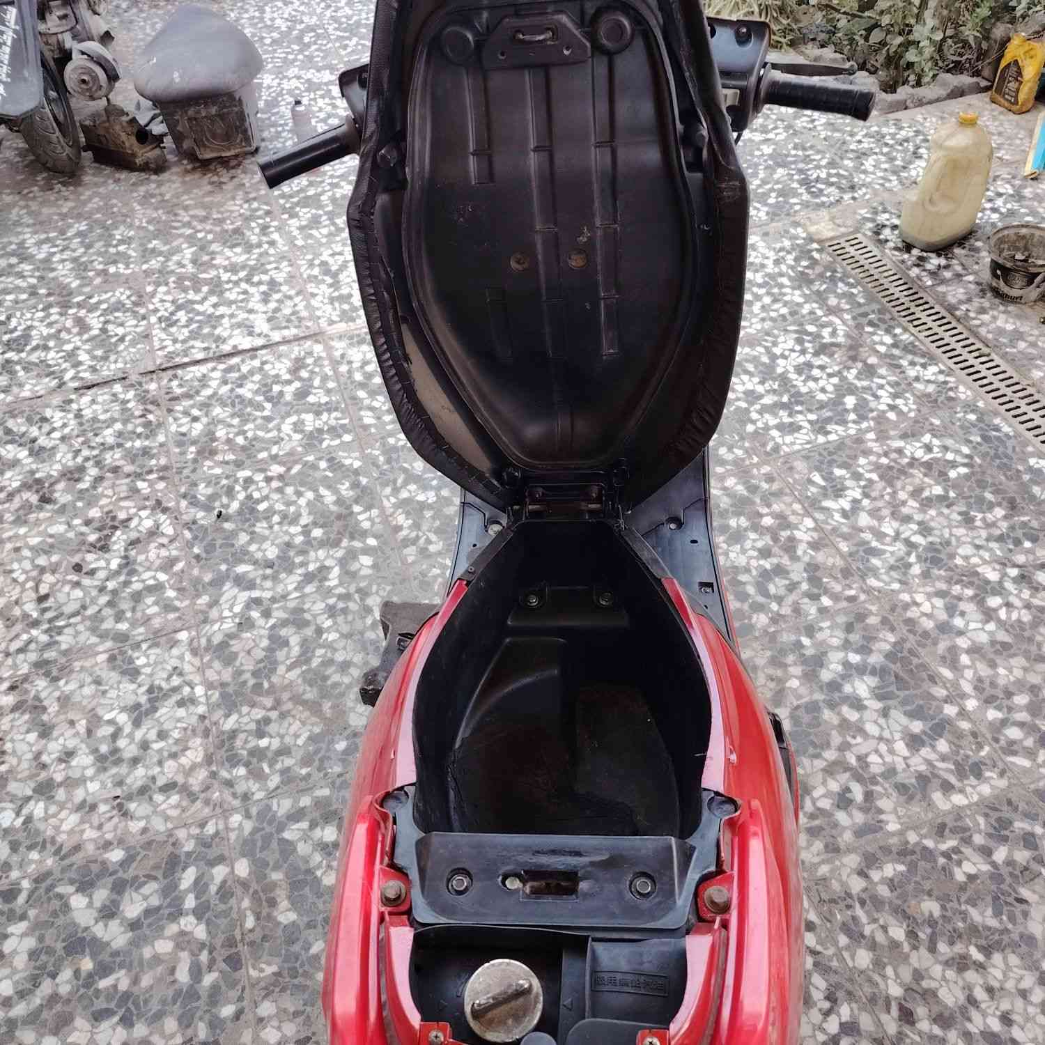 فراشه كامله اي نقص مابيها 
السعر 350 وبيها مجال قليل 
العنوان النجف حي العسكري 
***********بي واتساب وبلخدمه.
