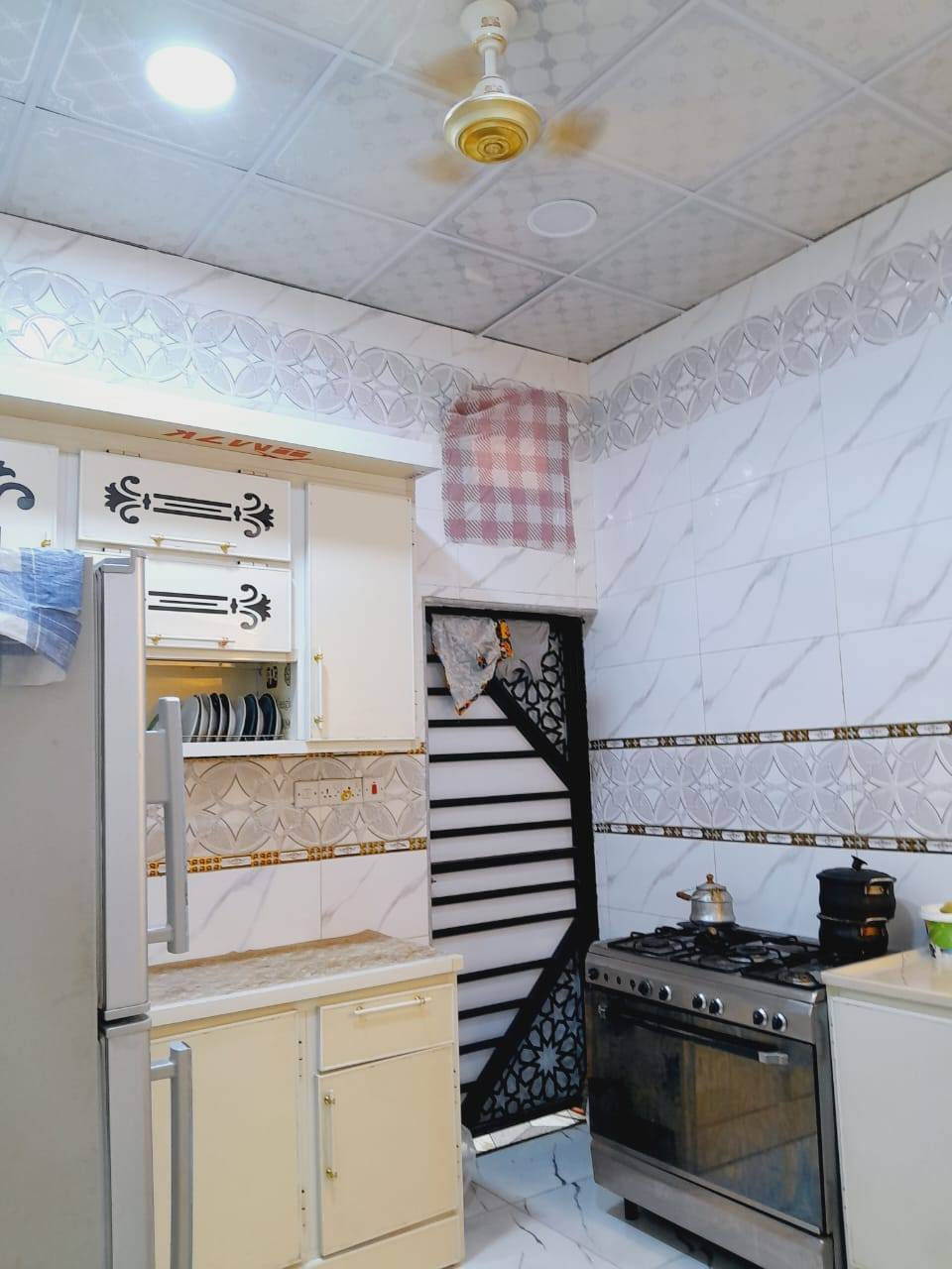 السلام عليكم 🕊️
بيت للبيع في القبله منطقه ال4الاف طابو صرف تحويل رسمي للمشتري مساحه 100م يحتوي عل غرفتين صاله استقبال مطبخ و3 صحيات خارجي وداخلي سعر البيت 113 وبيه مجال موجود كل الخدمات اي استفسار اتصال او واتساب ***********
