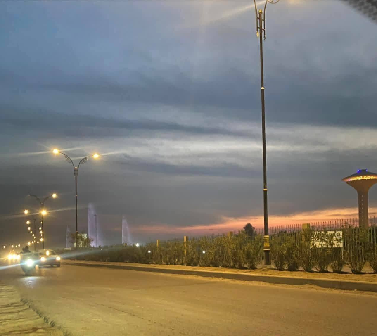 السلام عليكم قطع أراضي للبيع في بغداد منطقة الفحامة قبل الجلاعطة بداية المنطقة بعد جزيرة بغداد السياحية تقريبا ٧ دقايق بالسيارة يصير على اليمين مقابل القصر ليث العبيدي  سند (٢٥)ملك صرف زراعي على طابو الاعظمية ((مساحة ١٠٠٠ متر تقسيم حسب الطلب)) وبيه بناء بيوت سكن المنطقة كامله يعني ماء  وشارع سبيس إنارة الشارع كليتة /مدارس / مستوصف /مركز شرطة / المساحة  ((((( ل ٢٠٠متر السعر ٥٠ مليون ))))) تفاصيل أكثر اتصل بالرقم  // *********** موجود واتساب

