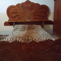 تخت • نظيف • موصل