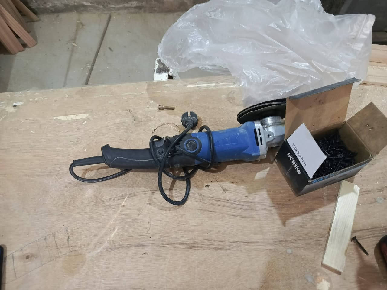 معمل نجاره لبيع مكاني حله القاسم الشراي يتصل ***********
