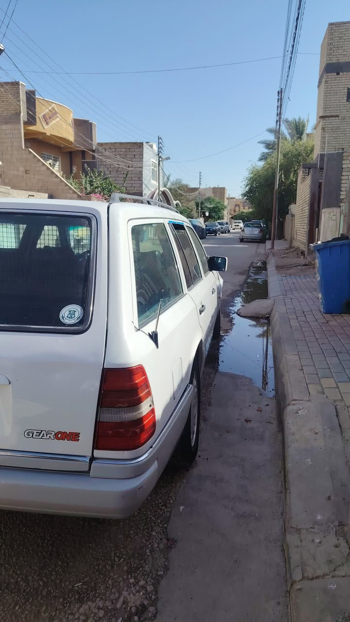 سلام عليكم مرسيدس دب ستيش رقم بغداد انكليزي  بسمي محرك بلادي تخم تاير جديد حداديه جيده  50 وبيها مجال عنوان كربلاء  رقم موبايل *********** موديل 87
