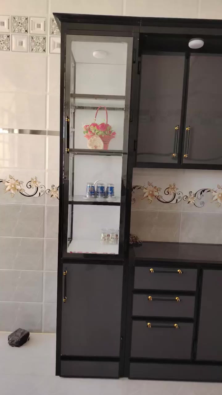 معمل عين العرب للألمنيوم 
ديكورات حديثه كاونترات بكافه انواعها 
شغل حسب طلب الزبون وتحشاه خشب 
العنوان بروانه حي الشرطه 
***********
