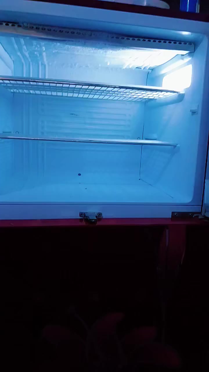 كاونتر وسنك وثلاجة للبيع.ليحب يشتري يتصل عالرقم. ***********
