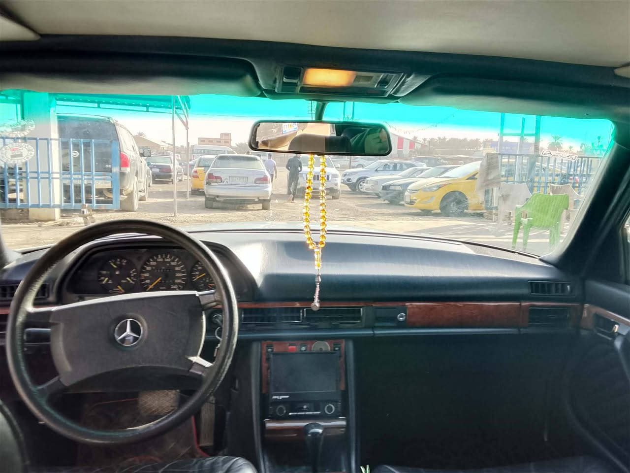 السلام عليكم مارسدس للبيع
صبغ قطعتين السياره أحله من الصور 
محرك بلادي 
موديل /87
السعر 100$وبيهاا مجال 
مكان السياره ابو غريب الحصوه
***********
