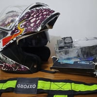 اخون عندي خوذة مميزه وكامره ما مستخدمه للبيع بسعر مناسب 07751024585