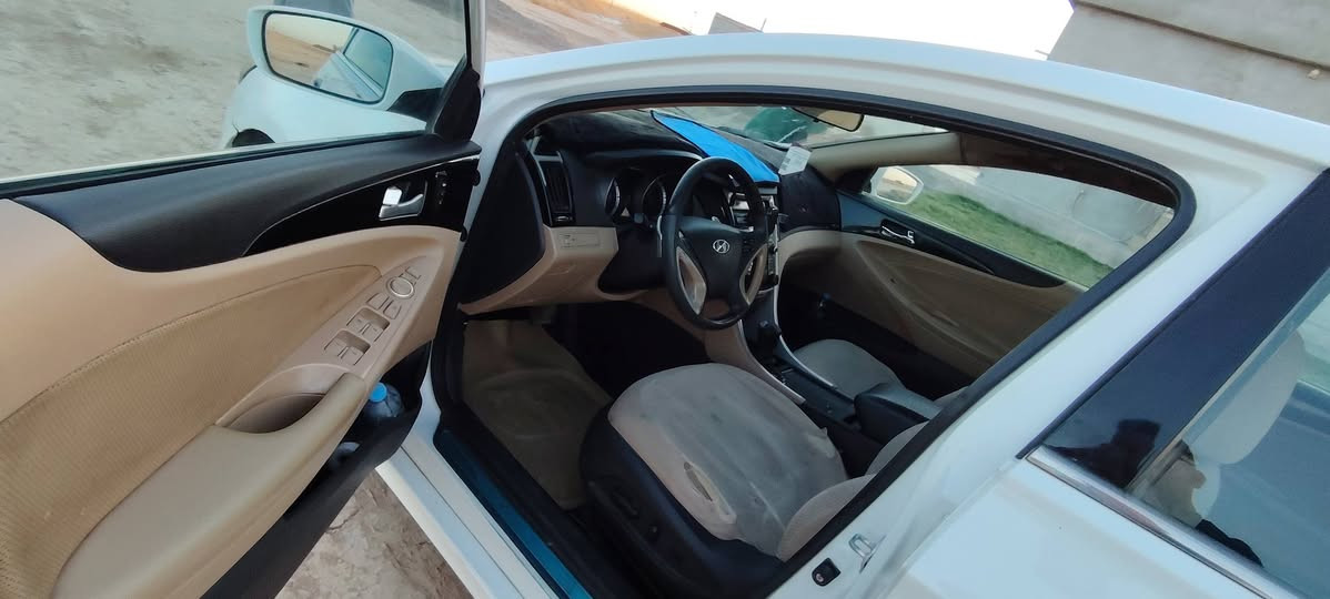 سوناتا ٢٠١١ خليجي فول مواصفات
السياره باسمنا تحويل شرط رقم اربيل الجديد
معلومات سيارة:
محرك 2400 دوش المرغوب 
كير تماتيك ٦ نمر 
سقف بانورما بالكامل
بصمه تشغيل + بصمه ابواب 
مقاعد جلد مقعد السايق كهربائي خزن 
امرايات شفط حساسات خلفيه 
تحكمات استيرن 
كهربائيات شغاله بالكامل 
تدفئه تبريد  مقاعد تدفئه غرفه السيارة كلش حلوه ارضيه جلد 
السياره ضررها شبر بالجاملغ الامامي  وشويه ع البوند وبيها ملاحضات بسيطه بارد 
للاستفسار اكثر اتصل 
*********** بي واتساب
