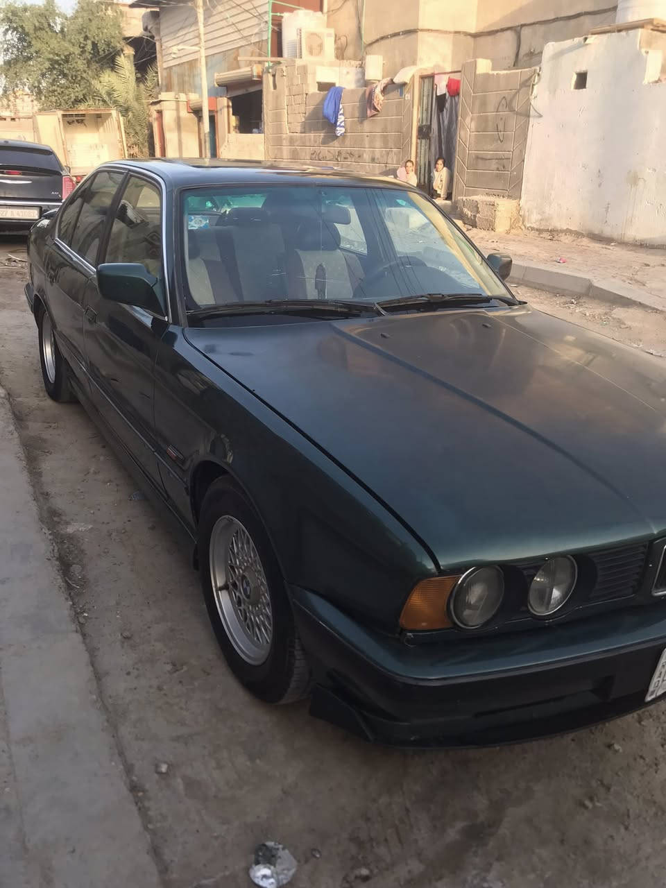 السلام عليكم بي ام 525 محرك مسكر موديل 90 ويل خليه 
رقم انبار شرط التحويل صبغ جماليه مكان السيارة البصرة للاتصال ***********
