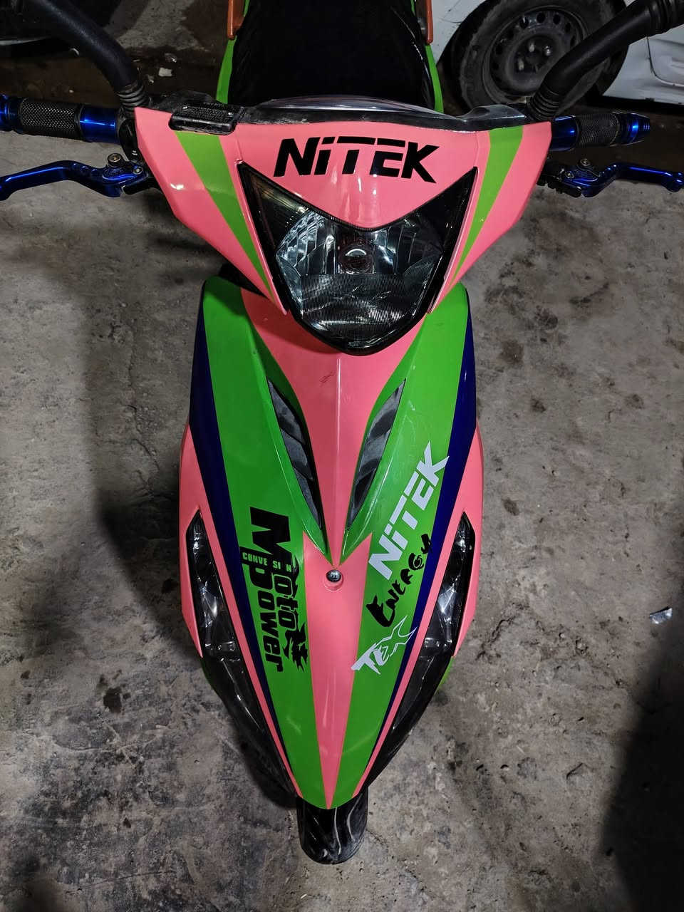 السلام عليكم
ملاحظة/ الويلات البلادية موجودة واليدات البريك ويجي وياهة سستم دمام آني عدلت عليهة
للبيع ماكس مضلع دراجة مكفولة كفالة عامة من تاير للتاير دراجة اي نقص مابيهة كلشي شغال بيهة لا تراسلني تكلي شبية نقص اي نقص مابيهة مكينة ما مفتوحة سلف هندر كهربائيات شغالة دراجة نازلة صارلهة 6 اشهر من رمبة دراجة تترحملي عليهة مكاني دورة السعر 550 شراي اتصل واتس اب وبيك خير وتدلل ***********
