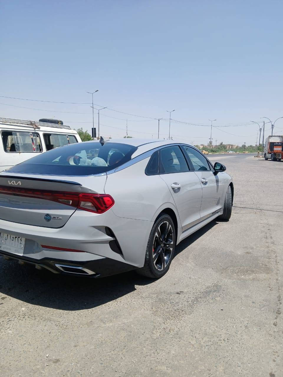 K5-GTline 2021-AWD
اللون : اسمنتي سموك المميز 

المحرك : 1600 تيربو 

الرقم : بغداد الجديد بأسمي تحويل مباشر 

الحادث : قطعة وحدة فقط ( صبغ الجاملغ الامامي ) 

المواصفات : 

١) بصمة تشغيل + بصمة ابواب 

٢) تشغيل عن بعد  

٣) خمس وضعيات قيادة دفع رباعي  

٤) كاميرة 360 درجة 

٥) دواخل جلد احمر + الأرضية مبطنة جلد بالكامل 

ا٦) شاشة كبيرة ( المستطيلة مو المربعة ) 

٧) تدفئة كشنات 

٨) ابل كاربلي واندوريد اوتو 

٩) حساسات امامية وخلفية وجانبية 

١٠) رادارات امامية وخلفية وجانبية 

١١) نقطة عمياء 

١٢) نظام مانع تزحلق

١٣) مثبت سرعة 

١٤) تحديد مسار 

١٥) مخارج AUX +USB

 ١٧) شاحن وايرلس 

١٨) اوتو هولد 

١٩) جنطة ذكية فتح تلقائي 

٢٠) تبريد بيانو 

السيارة نظيفة وجديدة بكل معنى الكلمة وتعال وشوفها بعينك 🤍

ماشية ٤١ الف ميل 

للأستفسار : ***********
