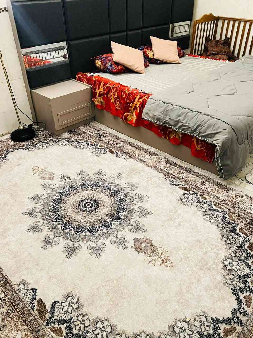 السلام عليكم 
دار للبيع مساحة ١٠٠ متر ركن واجهة ٨ متر والنزال ١٢ متر 
منطقة سكنية منظمة يبعد عن مرقد الحر ٥٠٠ متر 
طابو زراعي سند ٢٥ اقرار محكمة مشمول بالتطويب 
طابق واحد بناء طابوق حديث ازارة سيراميك ١٢٠ سم.
سقف كونكريت 
يتكون من (صالة، استقبال، غرفة نوم، مطبخ، صحيات خارجية وداخلية ،غرفة صغيرة للاطفال، مخزن حديد في السطح)
مكانه في الحر / حي سومر الثاني / شارع الجنسية القديمة
لا ايجار لا رهن لا اقساط 
للتفاصيل اكثر عن السعر عالخاص او واتساب ***********
