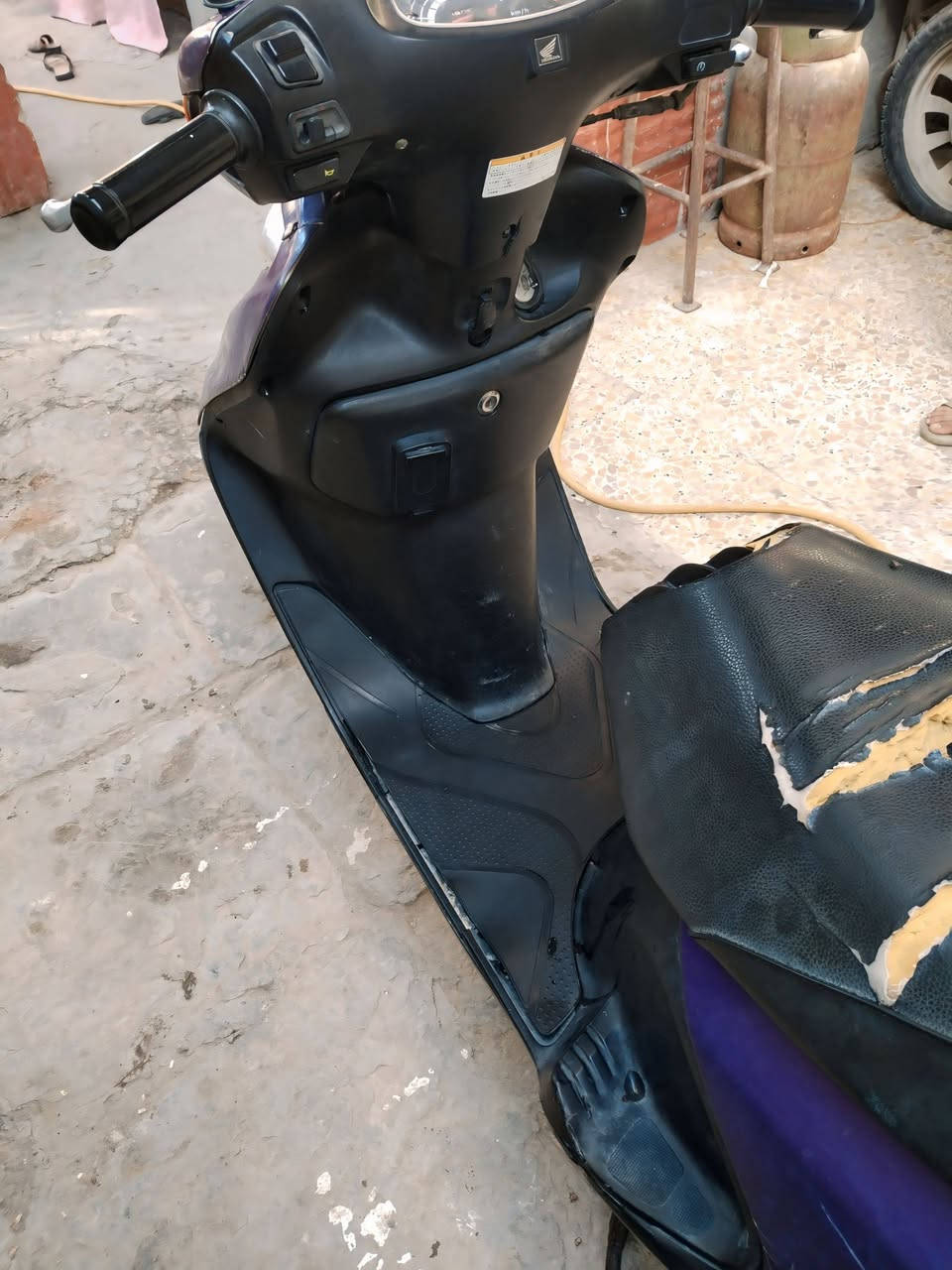سبيسي ياباني دراجة حلوه و نضيفه مكينه جديده بعدهي بالضمان يومين و يخلص ضمانها دراجة كلشي شغال بيها اشاير لايت بك لايت سلف
السعر : 750
العنوان : البصرة الفيحاء
رقم الواتساب :***********
