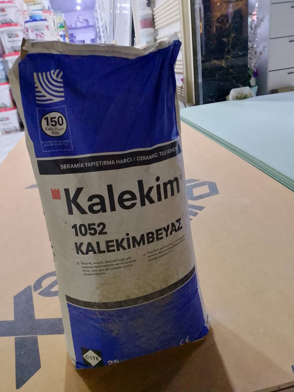 متوفر لدينا المادة اللاصقة رويال 

1054      الخاصة بالمرمر والبورسلين
 1052    الخاصة بالسيراميك 
 
4040    المادة الخاصة بالطلس

ومتوفر ايضا مادة الستن علامة رويال الخاص بطلس وتصليح الالواح

التجهيز مفرد وجملة بكميات مفتوحة

يمكنكم زيارة معرضنا الميار للأصباغ والديكور في بغداد – الدورة – حي دجلة ــ شارع الابداع
📞 للاستفسار: ***********

 #واجهات_منازل #تصميم_واجهات #بغداد #ديكور_خارجي #بغداد #العراق
