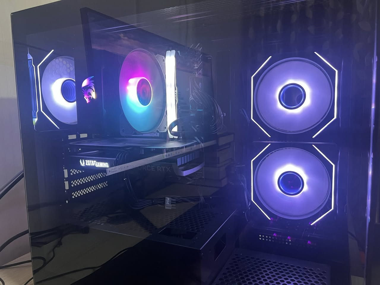 کيس او مونیتەر لبیع 🔥
GPU Brand: 4060 8gb zotac gaming
CPU Brand: asus prime H610-k D4
Ram Brand lexar : 32gb 3600 mhz
Hard Brand lexar:1tb m.2 3300 MB/s
Cooler Brand : Redragon
PSU: 650 wat aigo 
Case Brand : Aigo G218M

Monitor AOC GAMING 180HZ 0.5MS

کلو کارتون موجود 
توصيل موجود


**إذا كنت صاحب هذا الإعلان وتريد حذفه لأي سبب، رجاءا أرسل رسالة إلى الدعم الفني**