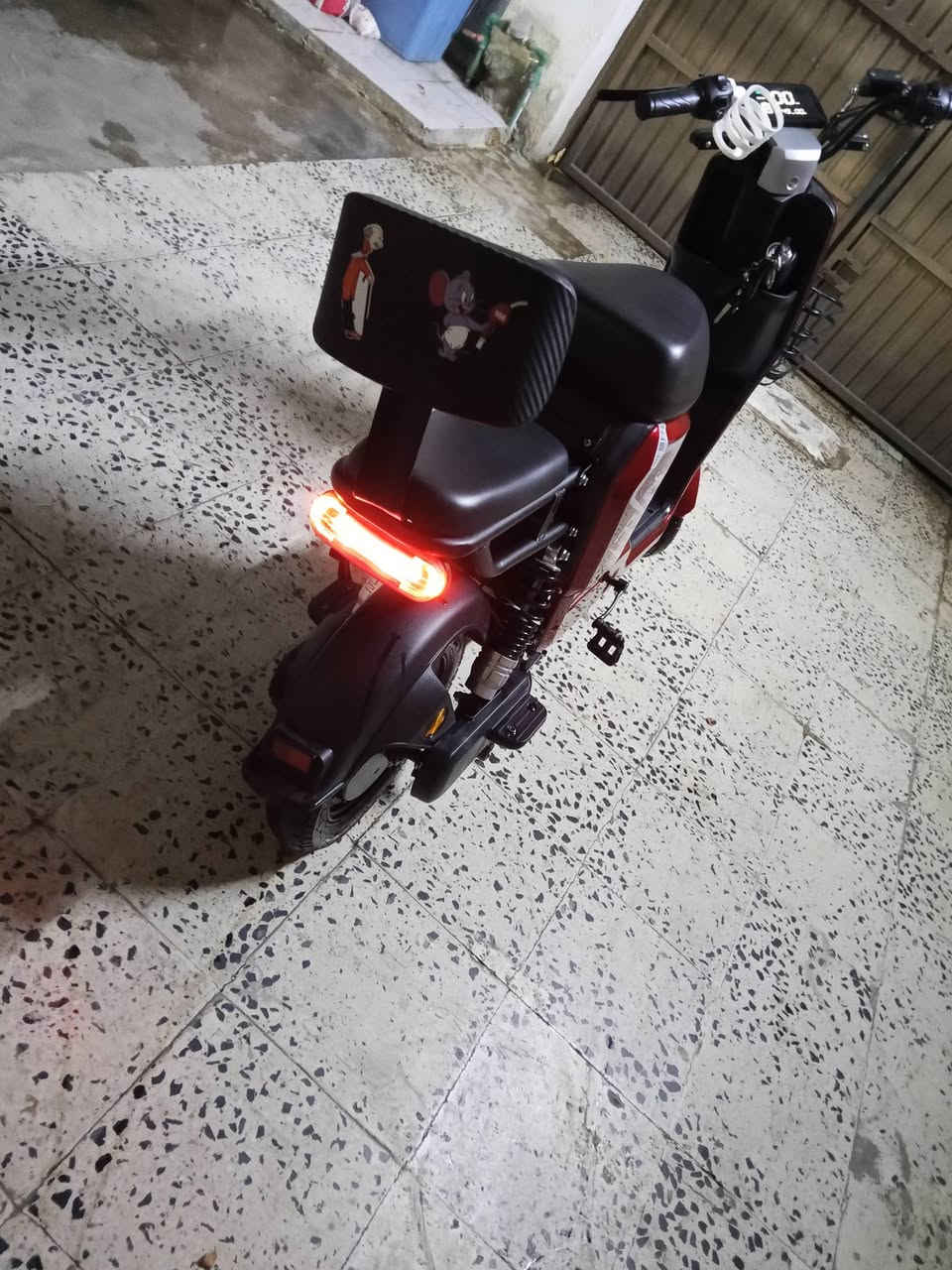 السلام عليكم ورحمة الله وبركاتة 💙
🔥👋 اخون دراجه R9 

🔥👋 فول مواصفات 
🔥👋كل شيء شغال 
🔥👋دينار ما تصرف عليه 
فقط مراوسه وليس للبيع شعندك نزل 
الماطور اشويه تعبان انطني بي 400 مابعت 
انطي فرق قليل 
تحياتي للجميع💙


**إذا كنت صاحب هذا الإعلان وتريد حذفه لأي سبب، رجاءا أرسل رسالة إلى الدعم الفني**