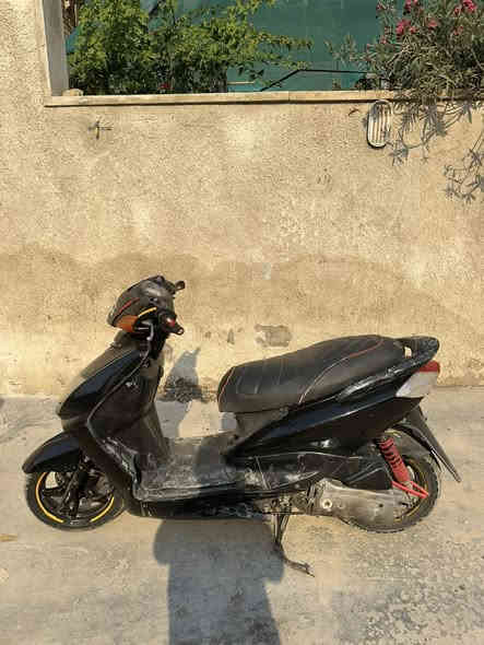 سلام عليكم سكنز نثيه للبيع  أكفلك مكينه نقصه قاعده هندر فقط السعر 550 بيهه مجال حك الجيه رقمي متواجد واتساب او رقم *********** مكاني الامين الثانيه شارع النواب
