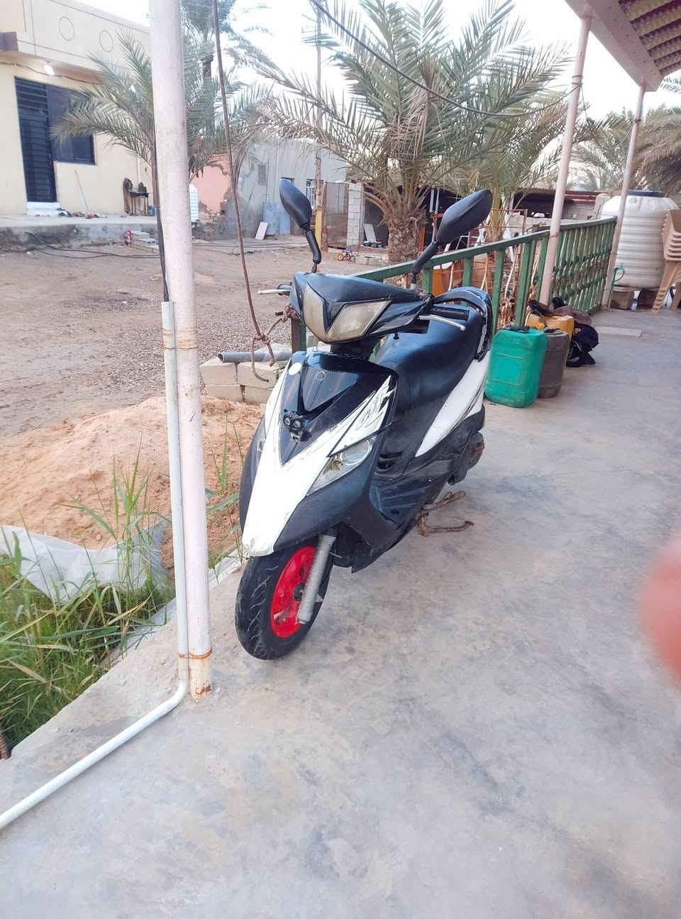 سلام عليكم ماكس ثعلب للبيع اوراق كامله الباتري تعبان شغاله هندر واحد كاهربأيات كامله  لايت جوزتهه عطلانه مسويلهه دكمه سعر الدراجه ،350 اوبيهه مجال العنوان بغداد المدأن مشروع الوحدة.  ،***********
