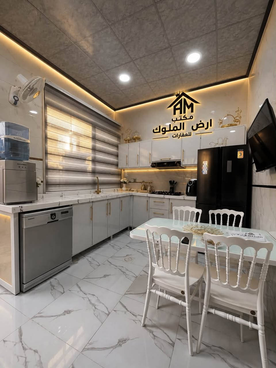🏡 بيت للبيع – حي البكر | ركن | واجهة 11 متر
📍 الموقع: حي البكر
📐 المساحة: 102 م²
🏠 الواجهة: 11 متر (ركن)
📄 السند: طابو زهور – شرط تحويل

مواصفات البيت:

🔹 الطابق الأرضي:

* كراج
* استقبال
* مطبخ
* غرفتا نوم
* صحيات
* مناور

🔹 الطابق الثاني:

* مطبخ ثاني
* ثلاث غرف نوم
* صحيات
* بيتونة
* سطح

✨ من مميزات البيت وجود مطبخين، مما يوفر راحة أكبر للعائلة واستغلالاً عملياً للمساحة.

📞 للاستفسار:

* *********** (آسياسيل)
* *********** (كورك)

📍 عنوان المكتب:
حي البكر – سايدين كنيسة تايتنك
عقارات أرض الملوك
