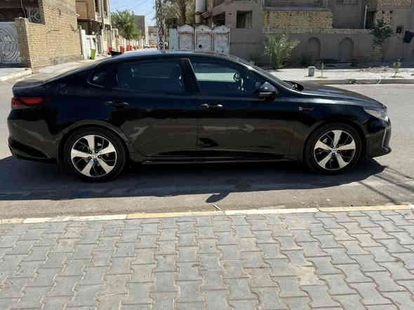 سلام عليكم  ✨🤍
كيا اوبتما 2016  جيتي لاين
فول مواصفات 1/1خليجي بيه جاملغ امامي صبغ❤️‍🔥
ماشيه 93الف حقيقي
مكينة 2400
_____________
المواصفات...  
تبريد قطعتين منفصل
بانوراما 3حركات 
الستيرن شكل رياضي sport 
3 انظمة سبورت للقيادة
 تدفئة ستيرن هيتر 
شفتات ستيرن
للتحكم ستيرن 4جهات
4 كامرات مع GPS
جلد قرميدي اصلي تطريز
كشنات كهرباء السابق والصدر
تخزين 2 وضعية ميموري كشن 
تدفئة وتبريد كشنات امامي
تدفئة كشنات خلفي 
حساس أمامي خلفي
كشنات جلد لون ماروني
ارضية جلد اون ماروني من المنشأ
زراك لايت
لد امام خلفي ليزر
لايت زينون ناصي و عالي متحرك مع حركة الستيرن واظهار النقطة العمياء
الرادار جاني تنبيه عند اقتراب سيارة من الخلف والجوانب 
ايرباك عدد 8
3انظمة قيادة ايكو سبورت اعتيادي 
في نظام ABS بريك
مانع انزلاق 
نظام AUTO HOLD نزول منحدرات
بصمات عدد 3 مع الصندوق
الصندوق نظام ذكي فتح الجنطة عند الاقتراب من السيارة 
شاشة 8انج لمس notification 
بوصلة تحديد القبلة والخرائط وتحديد الموقع والملاحة
السماعات عدد 10
لابلوتوث مع حساس الصوت اذا كان مرتفع عند الكلام ينخفض لنظام الصوت سستم harman/kardon مع سبوفر مضخم صوت عدد 2 
هاند بريك بصمة كهرباء
بردات خلفية اصلي  
نظام شحن الهاتف لاسلكي 
ضوء ابيض داخلي
مري كهرباء شفط قلابة مع ضوء إشارة
الماسحات حساس تعمل عند الأمطار 
رقم بغداد الجديد بإسمي تحويل مباشر
السعر 155وبيه مجال
للاستفسار الاتصال ع الرقم *********** او ***********
