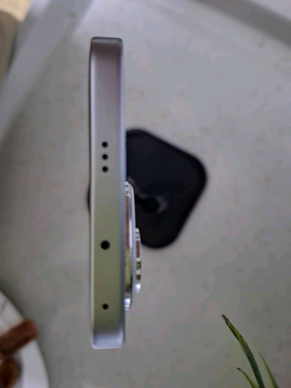 
⚪ هونر 400 العادي Honor 400 

⚫ ذاكرة 512 GB ▫️ رام 12 

⚪ بطارية 6000 mAh ▪️تدعم الشحن السريع 80 واط 

⚫ اللون الفضي 

⚪ المعالج snapdragon 7 gen3

⚫ يدعم شريحتين سيمكارت + يدعم 5g

⚪ شاشة Amoled ▪️ حجم 6.55 انج ▪️ تدعم ال120 هرتز

⚫كاميرا خلفية بدقة 200 ميكا بكسل ▫️ الفيديو 4k 30 فريم او 1080، 60 فريم

⚪ الجهاز خدش مابي، وضمان يوم كامل 〰️ملحقاته كاملة〰️ مع كڤرين شفافه 

⚫ مكفول من التصليح والتبديل▫️نضافة 💯 

🟢 السعر:     400،000 (400 الف) بي مجال بسيط

📍 مكاني بغداد السيدية (ماعندي توصيل)

📱 رقمي واتساب   ***********