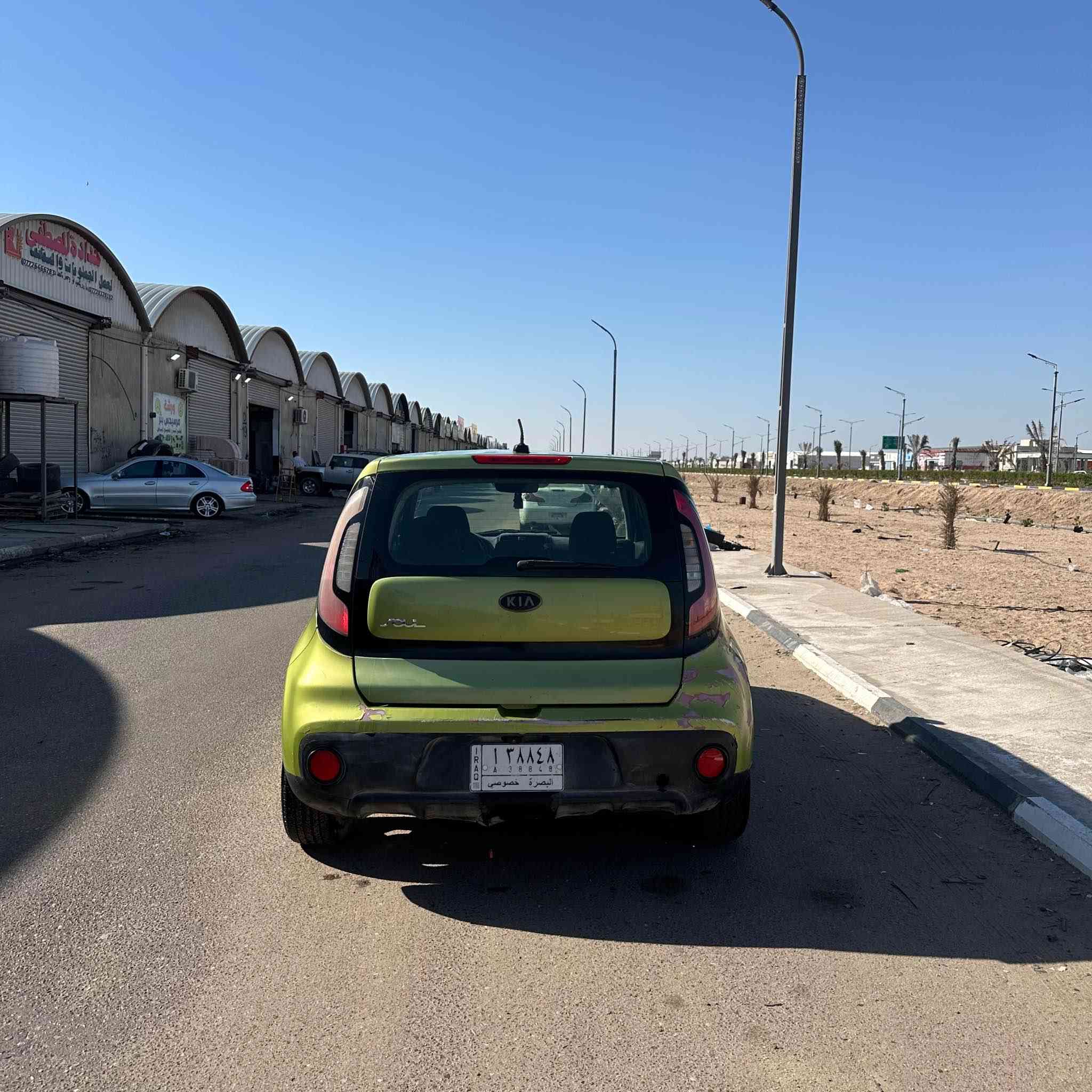 كيا صول 2018 وارد امريكي حادثه واضح بالصور بيه قطع صبغ ابيع حزام 
والقمارة بيه شوي بارد 
بدون شاصي بدون لغد راديترات البجم عله وضعه بس الدعاميه الخلفية يحتاجله صبغ 
كامله السياره اسافر بيه وما بيه نقص بالميكانيك 
رقم بصرة باسمي 
ماشية 80 الف 
محرك 1600 مواصفات عادية 
السعرر   105$ 
للاستفسار 
*********** 
غير متوفر واتس او فيس بوك البصرة, العراق
