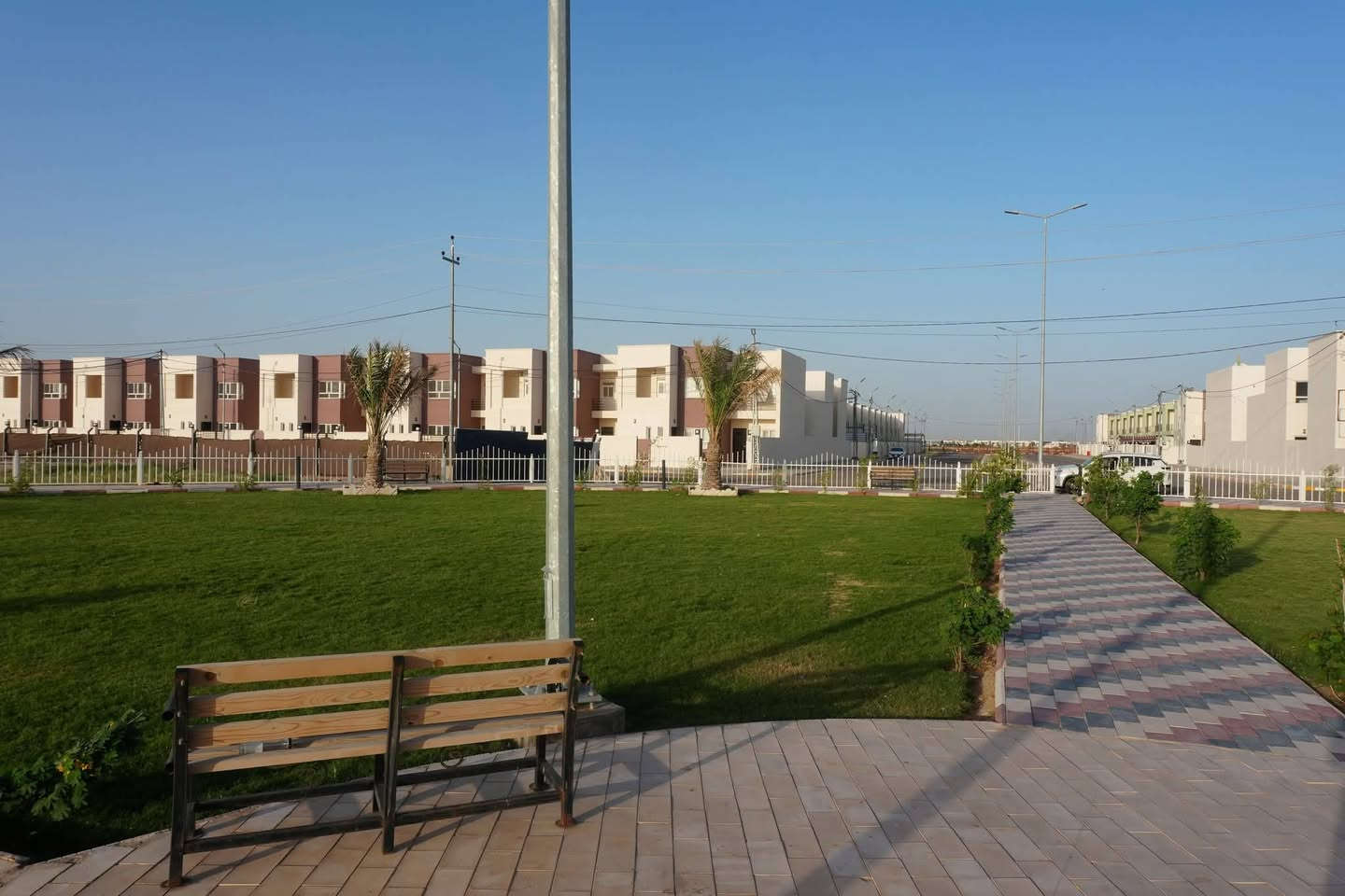 🏠 مساحة دار 200م² | جاهز للسكن

في مجمع المرتضى السكني – من أرقى وأهدأ المجمعات

💰 المقدمة: 79  مليون دينار 

بقرض عقاري بقيمة 110 مليون على المصرف العقاري 

بناء درجة أولى | تشطيب عالي | تخطيط مثالي

🔹 تفاصيل الدار:

• طابقين – بناء طابوق جمهوري

• 3 غرف نوم + صحيات متكاملة

• صالة كبيرة جدًا + استقبال فخم

• مطبخ عملي + 🚘 كراج سيارة كبير

• 🌿 حديقة واسعة

📌 موقع ذهبي واستراتيجي: في مرحله اولى + خلف التجاري  + ثاني بيت على السنتر + + قرب شارع العام 

سهولة وصول + خدمات قريبة + هدوء تام

👇 👇 تحب تشوف الصور والتفاصيل الكاملة؟

اكتب (تم) بالتعليقات

وتوصلك كل التفاصيل فورًا على الخاص 📩

📞 للتواصل / اتصال أو واتساب:

***********
***********

☎️ 

ملاحظه يتوفر لدنيا كافه المراحل و المساحات في مجمع البوابة و نستقبل كافة عروض و مساحات لديكم
