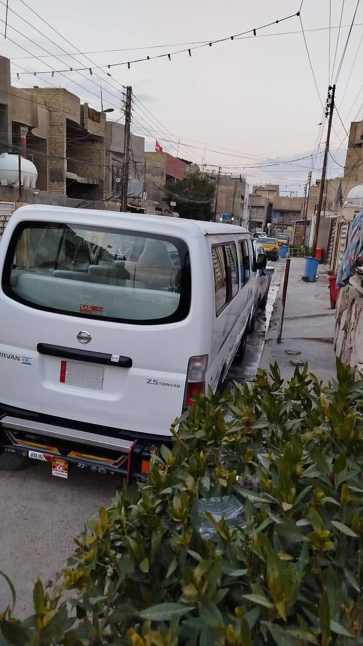 نيسان ناصيه موديل 2012ماشيه 200بايها شبرين صبغ وره الباب سلايت وبيها بارد شبر  وره الواقيه مال صفحا طويله مكينه كبيره اكسن كفاله ***********
