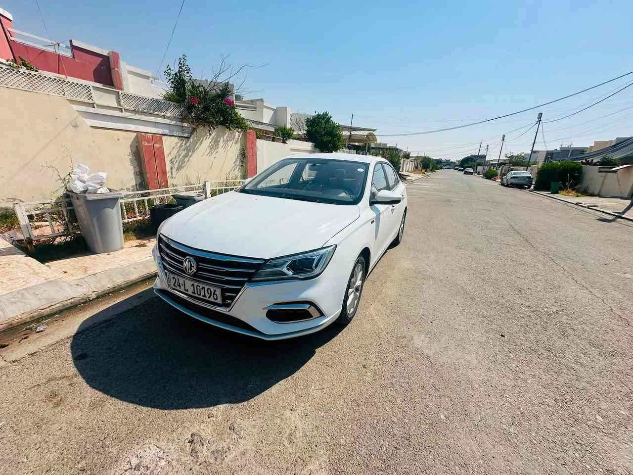 السلام عليكم
Mg5 رقم دهوك فئة كومفورت 
ضمان شركة موديل 2024
‎‏‎المحرك 1500 تنفس طبيعي 
‏‎كير اوتماتيك 
بصمة تشغيل
داخل بيجي لونين 
شاشة إلكتروني 
لايت امامي led 
تبريد لمس 
حساس امامي خلفي 
شاشة ابل كار بلي واندرويد
‏‎تحكم ستيرن جهتين
‏‎مثبت سرعة
‏‎ايرباك عدد 2
‏‎اشاير بالمري
‏‎ ترحيب
‏‎حساس اطارات 
‏‎ويل كب
‏‎عداد المسافة:63 
‏‎وباقي المواصفات المعروفة .
سياره مكفولا
مكان اربيل‬
سعر97
***********

