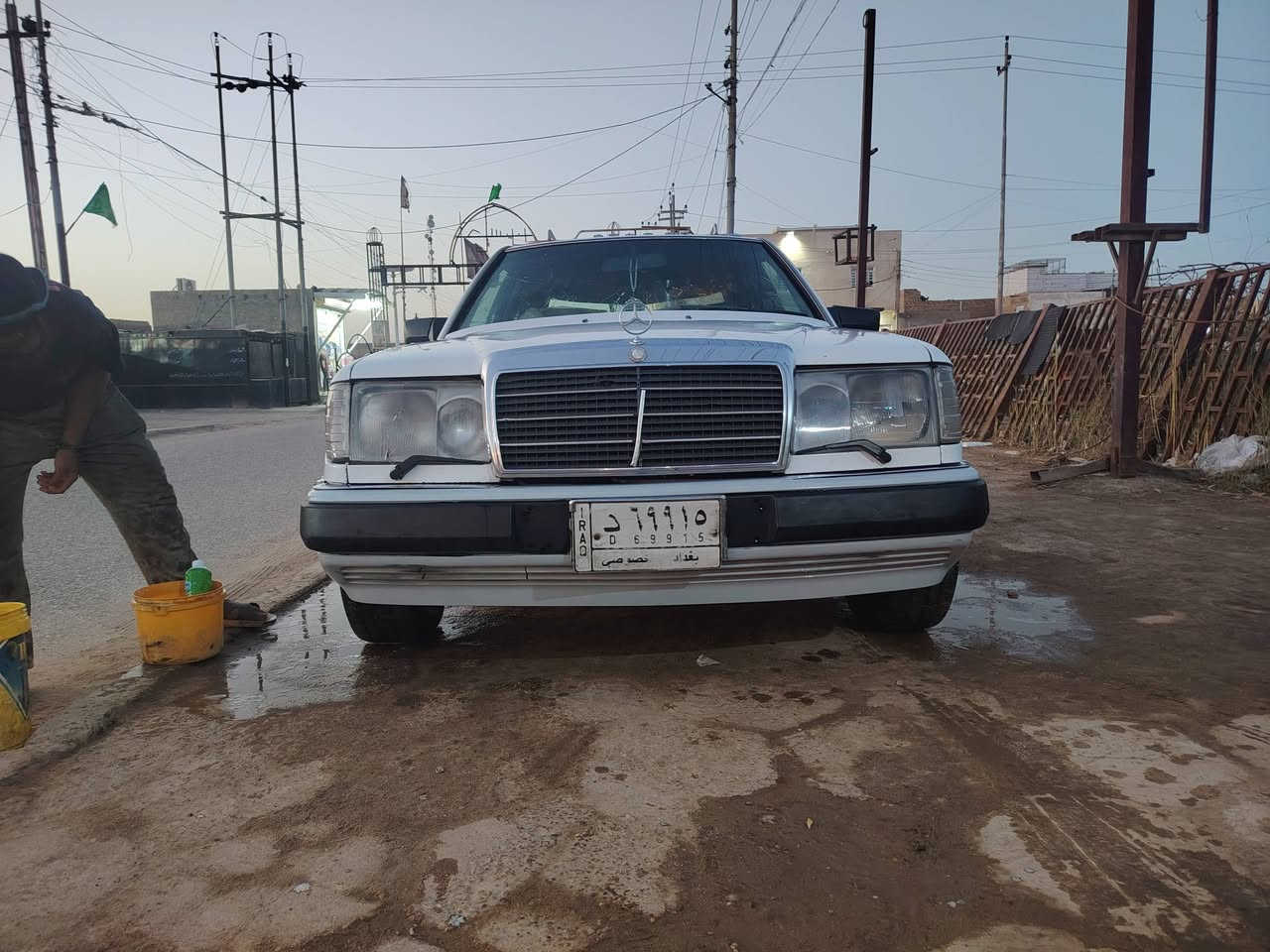 السلام عليكم سياره مارسدس دب موديل ١٩٨٩
مكينه وكير محور 2500 
حداديه جديده 
كهرباىيات كلها شغاله كشنات تحكم كهربائي 
جام كهربائي كله شغال 
راعيها يمي عندي وكالة عامه باسمي 
*********** بي واتساب سعره ٤٥
