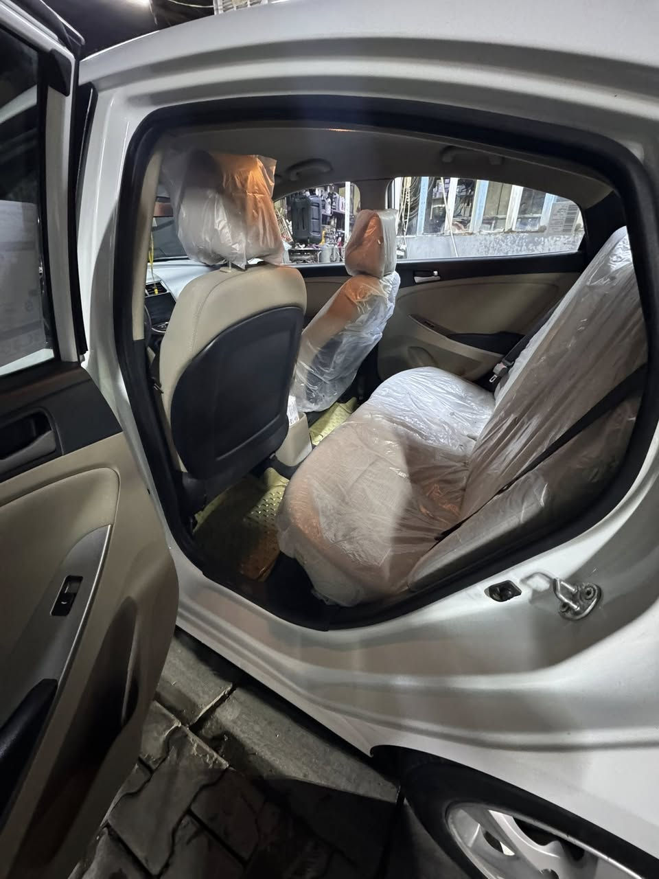 اكسنت 2015 
وارد خليجي 
شاشة كار بلي 
تحكم ستيرن 
محرك 1600
ماشيه91 
بصمه فتح وغلق وفتح صندوق 
بارد جاملغ ايمن وصبغ ربع 
بارد باب خلفي ونص صبغ 
مكينه وگير فول نضافه 
صدر مابي اي نقص
110$
***********
