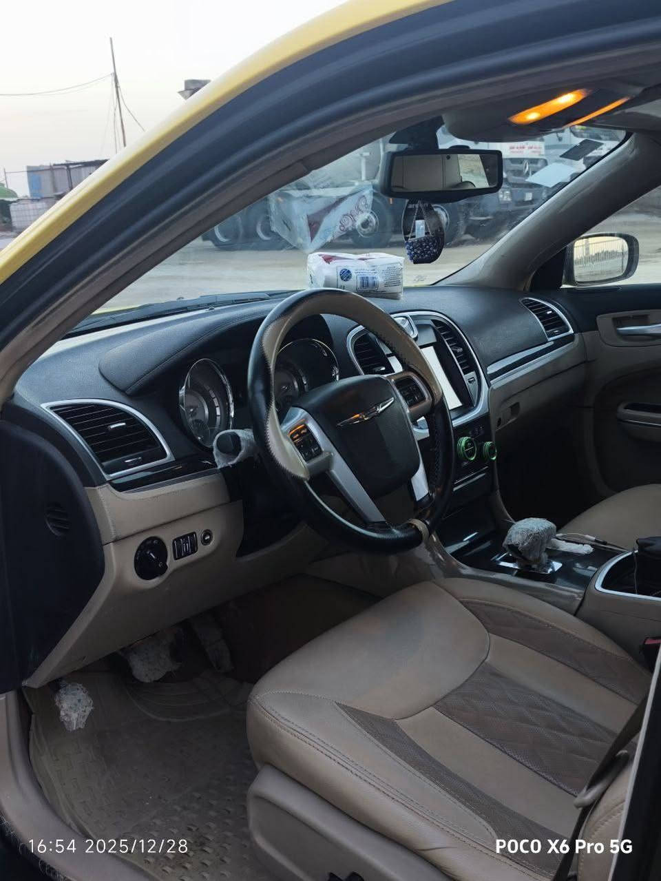 ألهم مصلي علا محمد والي محمد : أوباما واردي كندي 2014 كلين داخل عسلي كشنات تتدفئة تبريد تبريد خلفي شاشه كبيرة  كشن كهربائي .  تايتل مكفوله من كلشي بيه فتح باب سياق تبديل رماده فقط . مكينه 3600 السياره أجمل من صورة تجي وتشوف بعينك سياره جديده ماتذب عليه ربع ألاستسفار اكثر اتصل علا الرقم *********** مكأني (حله : الطليعة ) السعر 190 وبيه مجال . قليل
